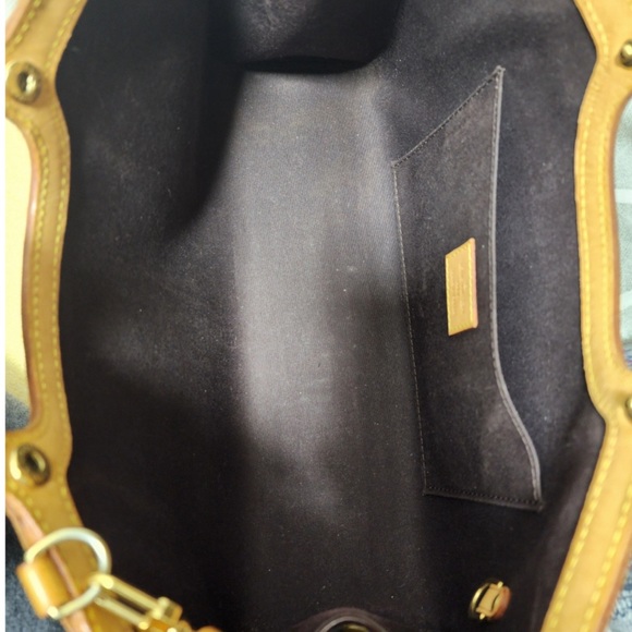 Louis Vuitton Roxbury Shoulder Bag. - Picture 6 of 8